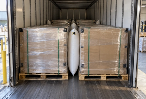Inflated dunnage bags securing palletized cargo in a container for UAE transport safety